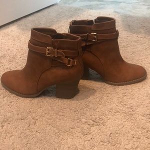 Ankle bootie shoe